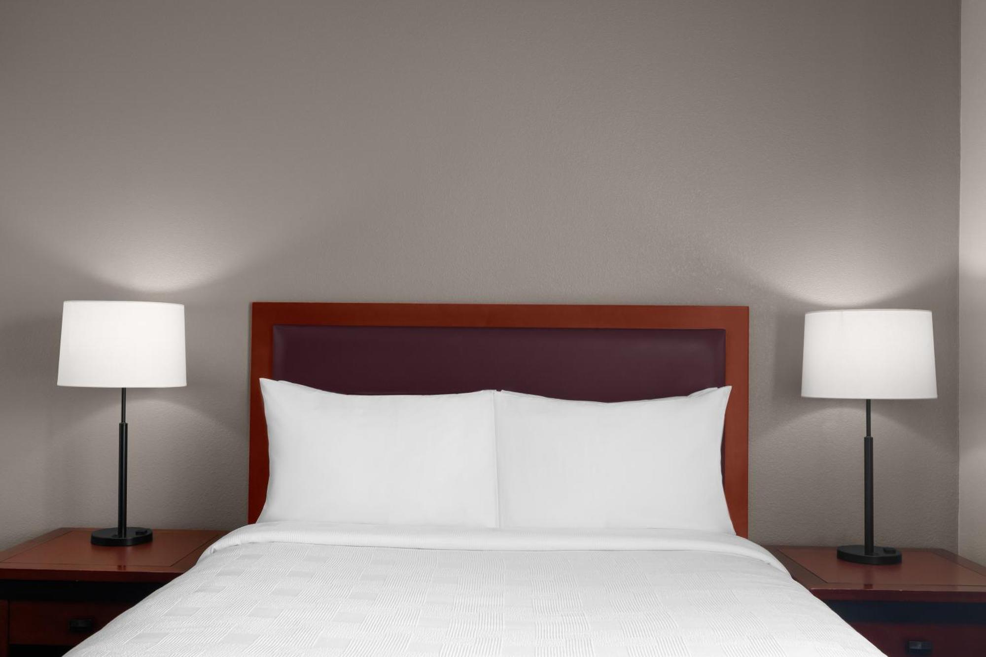 ลาร์กสเพอร์ แลนดิง ฟอลซัม - แอน ออล-สวีท โฮเต็ล Hotel ภายนอก รูปภาพ