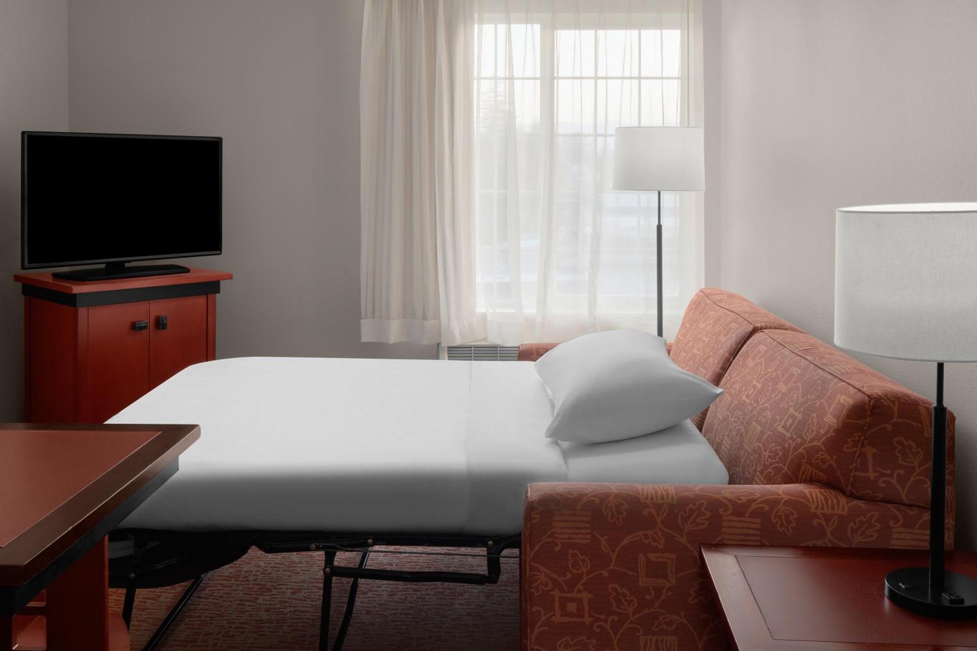 ลาร์กสเพอร์ แลนดิง ฟอลซัม - แอน ออล-สวีท โฮเต็ล Hotel ภายนอก รูปภาพ